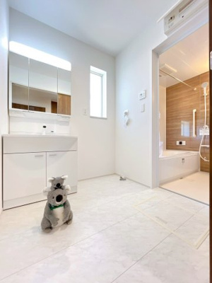 【独立洗面台】 | 前橋市朝日町　新築住宅 | 明るく快適な空間が、毎日の身支度を心地よく。