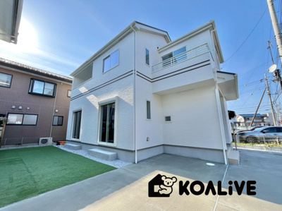 【外観】 | 前橋市朝日町　新築住宅 | 完成済み！いつでも新生活を始めることができます。
開放感あるLDK！
陽当り、風通しも良い暖かな住まいです。
KOALIVE （コアライブ）【0120-919-727】