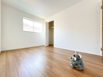 【洋室】 | 前橋市朝日町　新築住宅 | 広さはお子様の勉強部屋にも適した広さ！
勉強机や本棚などの家具を置いてもフリースペースも確保することができます。