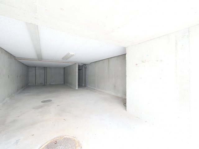 南紀寺町戸建②の駐車場|車庫や倉庫としてお使いいただけます。