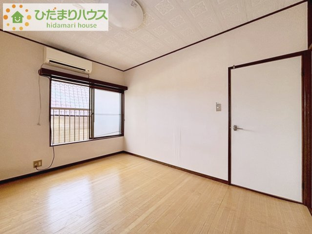 【寝室】 | 柏市高田　中古戸建 | バルコニーに面していて、たっぷり光りの入る明るい主寝室です！