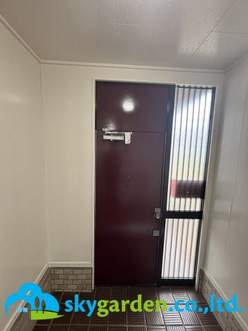 秦野市千村　中古戸建の玄関