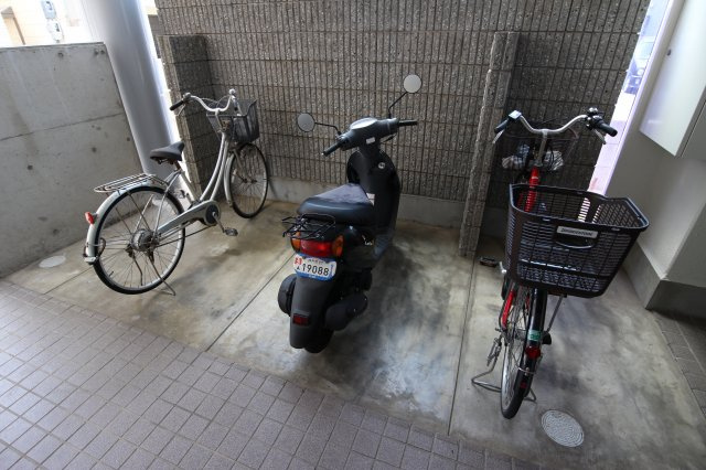 レジアスの駐車場