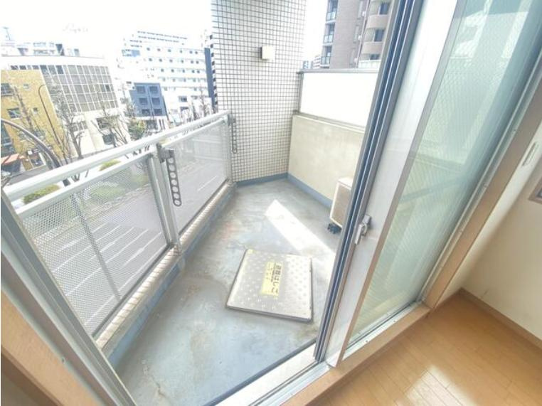 ラグジュアリーアパートメント文京千石＃０２のバルコニー|南東向き