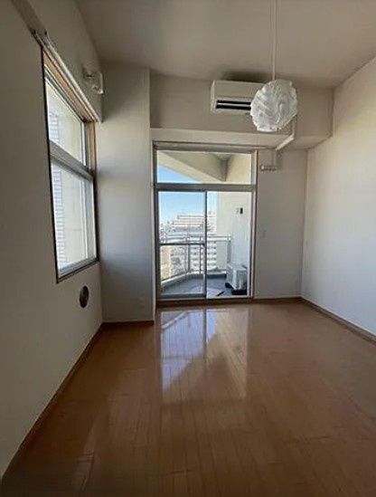 ラグジュアリーアパートメント文京千石＃０２の居間・リビング|フローリング