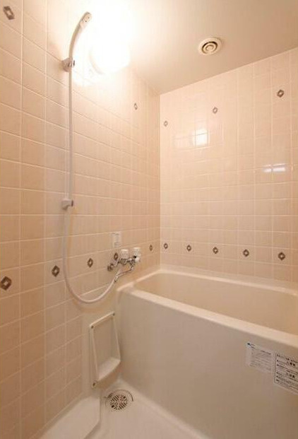 ラグジュアリーアパートメント文京千石＃０２の浴室|バストイレ別