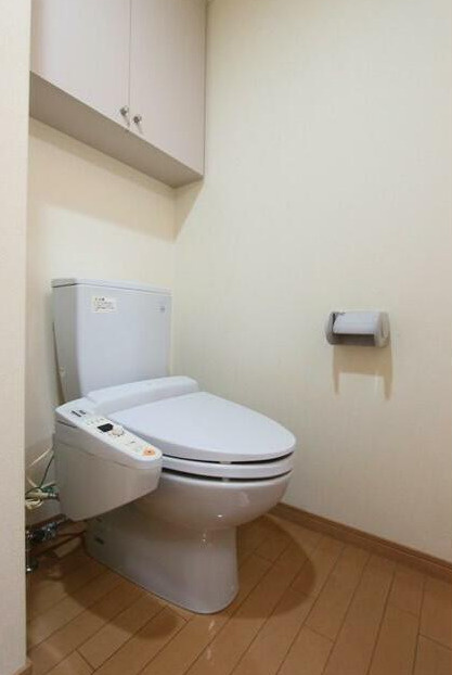 ラグジュアリーアパートメント文京千石＃０２のトイレ|温水洗浄便座