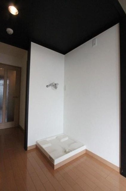 ラグジュアリーアパートメント文京千石＃０２の設備|洗濯機置場※別室参考写真です。