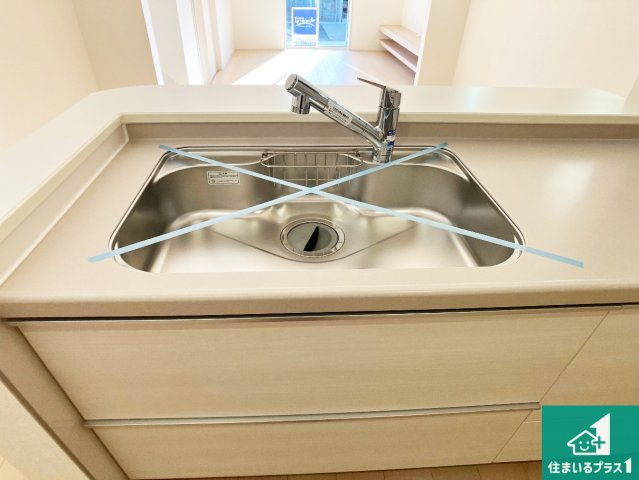 明石市大道町　第2期　新築一戸建ての独立洗面台|清潔感のある洗面台です。フラットな鏡は掃除がしやすく毎日清潔！ホースは引き出して使えるので洗顔やお掃除の際に便利です！