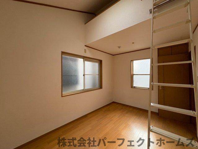 宮之阪3丁目戸建の洋室|落ち着いた色調の洋室です