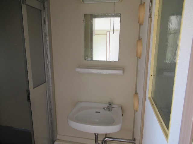 兵庫県公社　伊川谷（２）２号棟の洗面所|忙しい朝には欠かせない洗面所です