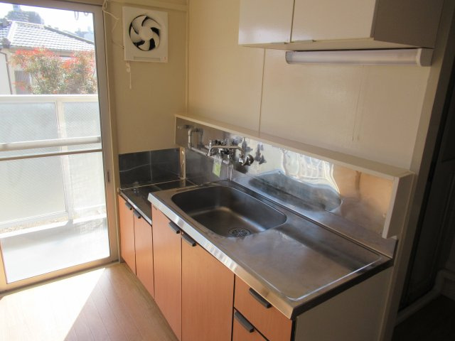 兵庫県公社　伊川谷（２）２号棟のキッチン|コンパクトなキッチンで掃除もラクラク