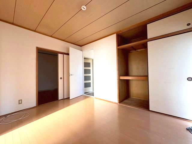 第2岡本ハイツの洋室