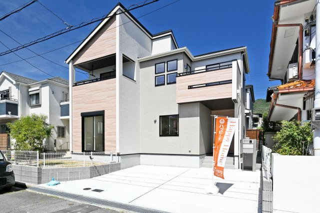 ブルーミングガーデン中山五月台3丁目新築一戸建て│4LDK+並列駐車2台可