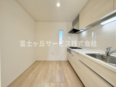 【キッチン】 | 静岡市清水区船原2丁目 3期 新築一戸建て 2号棟 | キッチンです