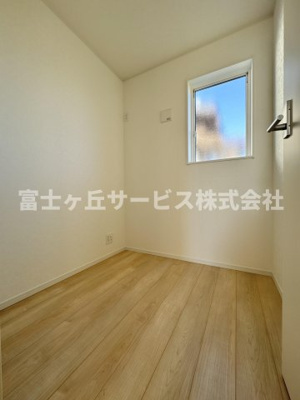 【洋室】 | 静岡市清水区船原2丁目 3期 新築一戸建て 2号棟 | テレワークルームです