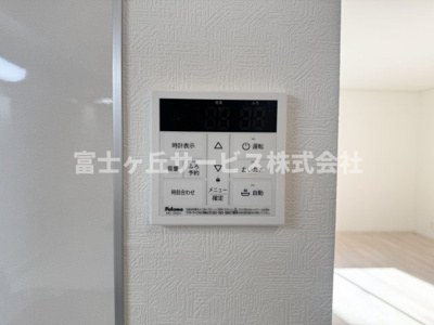 【発電・温水設備】 | 静岡市清水区船原2丁目 3期 新築一戸建て 2号棟 | リビングからも操作ができて便利です