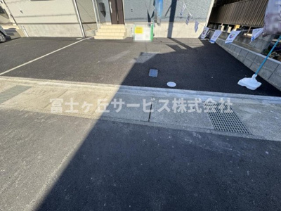 【駐車場】 | 静岡市清水区船原2丁目 3期 新築一戸建て 2号棟 | 車種により2台駐車可能です