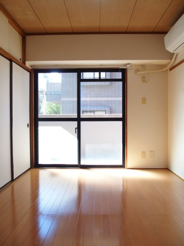 ガーデンコート大泉学園の洋室