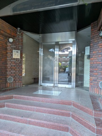 ガーデンコート大泉学園のエントランス