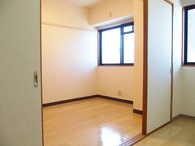 ガーデンコート大泉学園の洋室