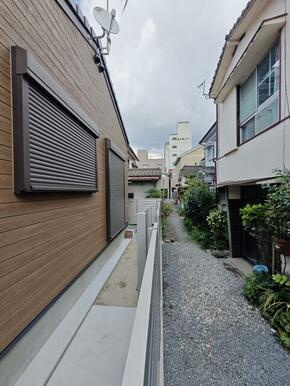 中園貸家のバルコニー|バルコニーからの眺めを楽しみながら食事をしませんか