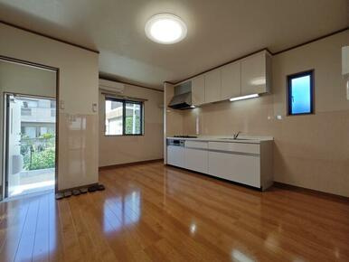 中園貸家の居間・リビング|ゆったりとした居間です