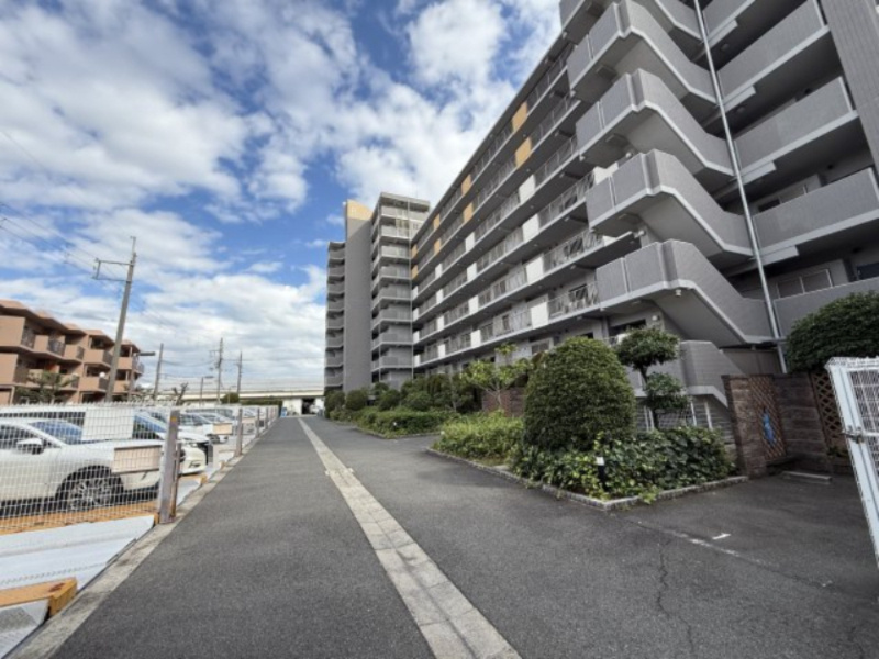 レスタージュ鳳の駐車場