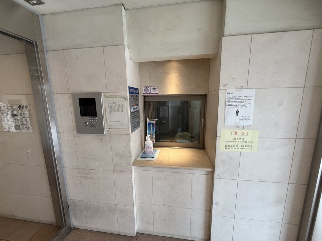 レスタージュ鳳のエントランス