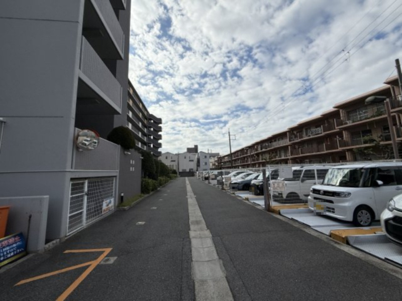 レスタージュ鳳の駐車場