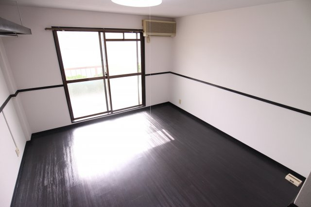 リッチライフ伊川谷の寝室