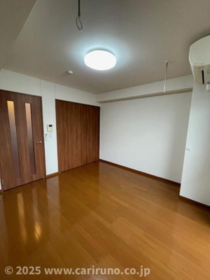 【居間・リビング】 | ベルフルール | 305洋室(ｴｱｺﾝ･室内物干付)