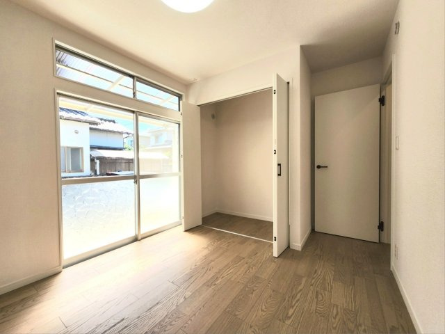 【リフォーム × 中古戸建て】北九州市門司区吉志6丁目の洋室|1階5.2帖洋室です♪