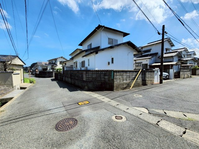 【リフォーム × 中古戸建て】北九州市門司区吉志6丁目の前面道路含む現地写真|風が通り抜ける角地です♪
