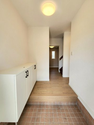 【リフォーム × 中古戸建て】北九州市門司区吉志6丁目の玄関|シューズボックス付きの玄関♪