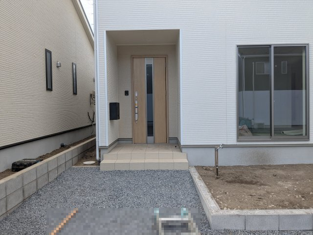 CRADLE GARDEN箕郷町下芝第8の玄関