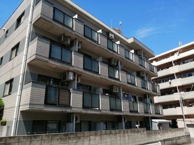 シャトーレ山内の外観