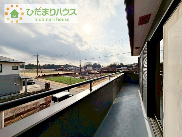 【バルコニー】 | つくば市羽成　中古戸建 | 広々としたバルコニー。お洗濯物もぜーんぶ干せちゃいます！！