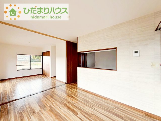 【居間・リビング】 | つくば市羽成　中古戸建 | リビングはリフォーム予定です！
和室と繋げて広々ＬＤＫ16帖