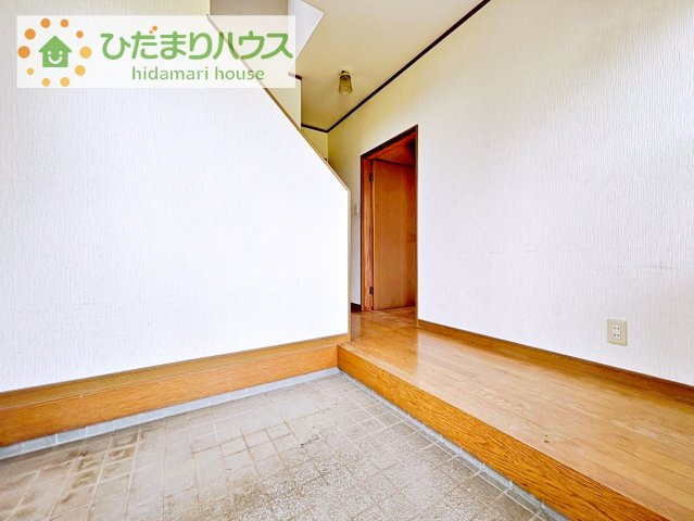 【玄関】 | つくば市羽成　中古戸建 | 玄関が広いので親子で並んで仲良く靴が履けますね(^^)/