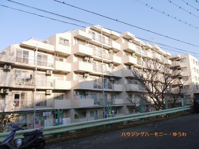 【外観】 | 常盤台パークハイツ | 陽光浴びる外観がシンプルな外観をより際立たせ、人々の記憶に存在感を植え付けます。