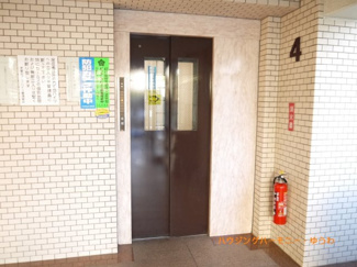 【その他共用部分】 | 階段移動の手間を省く現代の必需設備です。