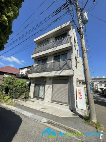 平塚市菫平　中古戸建（へーベルハウス施工の築浅戸建）の前面道路含む現地写真