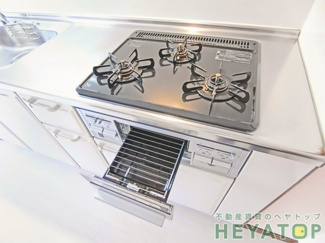 【キッチン】 | ３口ガスコンロ（同仕様写真）