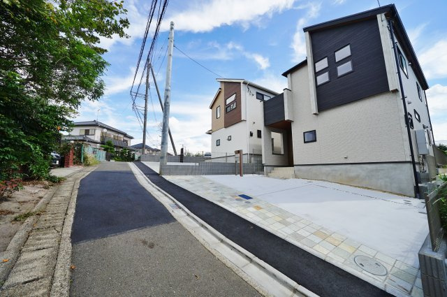 【横浜市瀬谷区相沢6丁目41-2新築戸建て】★仲介手数料無料★（瀬谷小学校・瀬谷中学校）の前面道路含む現地写真