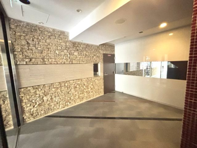セレニテ神戸元町のエントランス