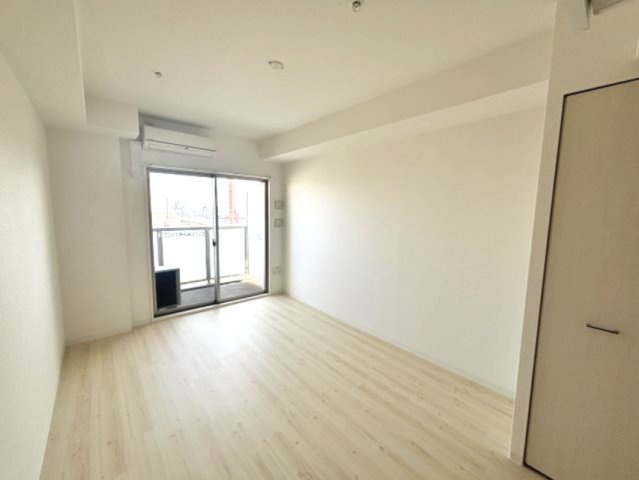 セレニテ神戸元町の居間・リビング
