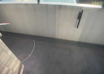 【バルコニー】 | センチュリーめじろ台 | バルコニーは、室外の専用スペースのうち、「屋根がなく開放された空間」であるものを指します。ベランダより広いタイプのものが多く、日当たりもよいため家庭菜園などを楽しみたい人にとって適した環境となります。