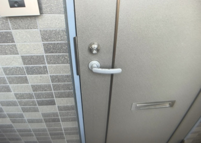 【防犯設備】 | センチュリーめじろ台 | 当然のことではありますが、オートロックやセンサーライト、ホームセキュリティーなどの防犯設備があれば、小さいお子様がいるご家庭も安心ですよね！まず物件購入の際は、防犯設備もチェックするようにしましょう。