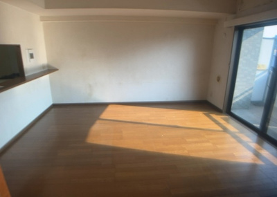 【ダイニング】 | センチュリーめじろ台 | ダイニングは、食事や家族の団らんスペースとしてだけではなく、ほかの用途としても使用することができます。ダイニングテーブルを置き、食事のためのスペースを作ることでリビングとの差別化を図ることができます。